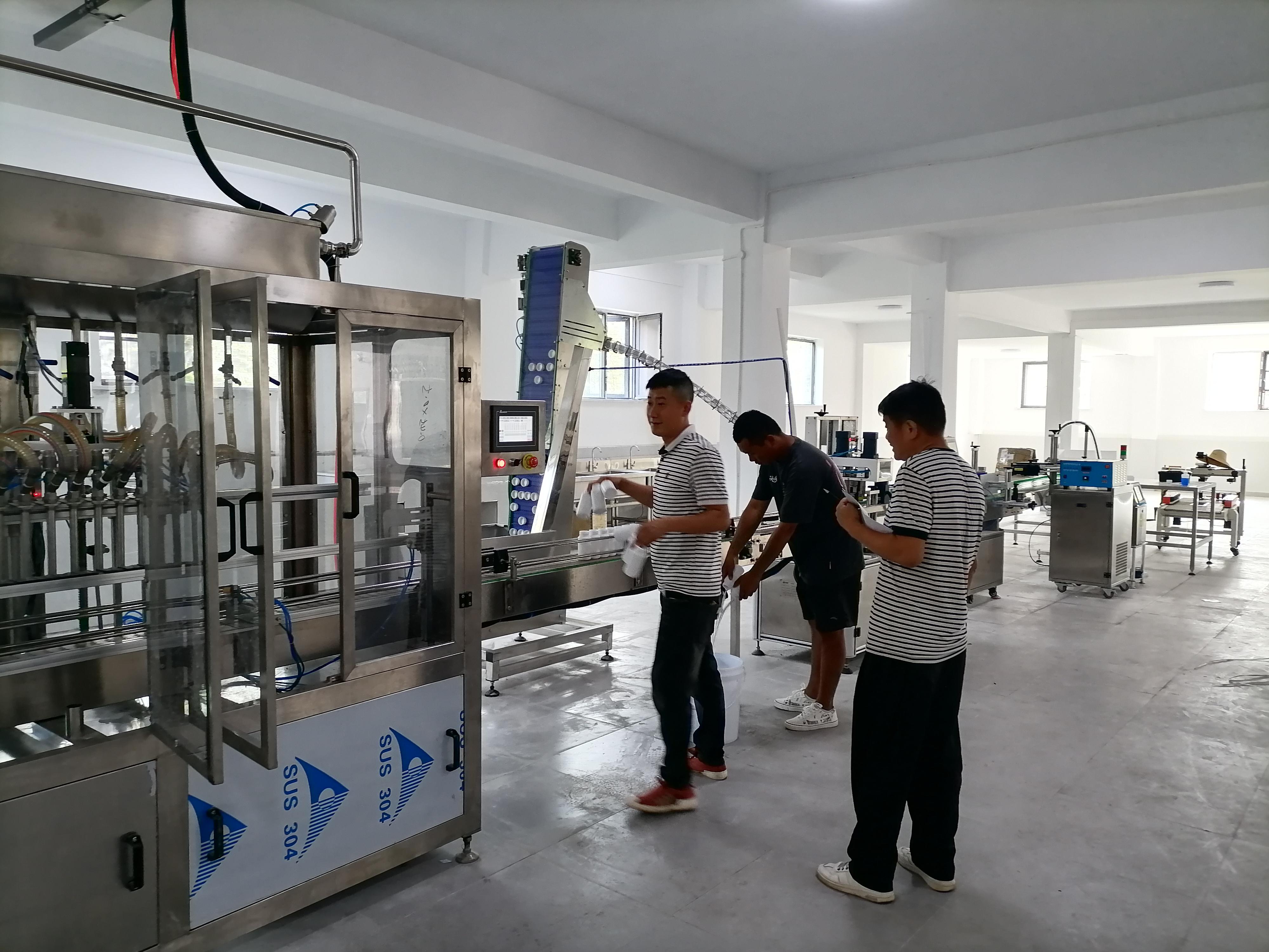 日化灌裝機的特點