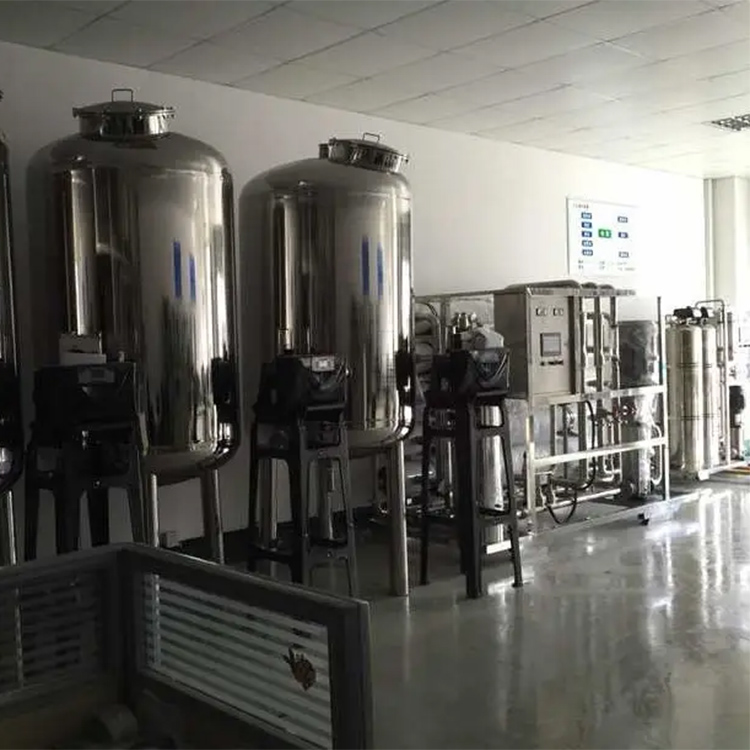 洗滌劑生產過程中日化攪拌罐是怎么操作使用的